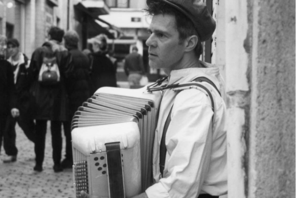 accordeoniste-c-p-2E724D49A-1E8A-A3EE-C778-4696CE2DA91B.png