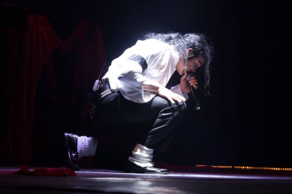 michael-jackson-330420256-2887-B506-EAD6-B3349F3FE74C.jpg
