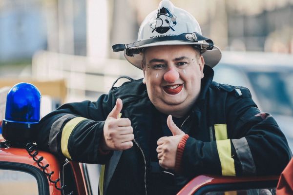 clown-pompier-321735A76-39D1-8BBC-2F5A-C6B64FB49B0A.jpg