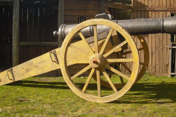 accessoire-militaire-canon8911FF15-C111-26BB-86D2-9AF182F0F1D1.jpg